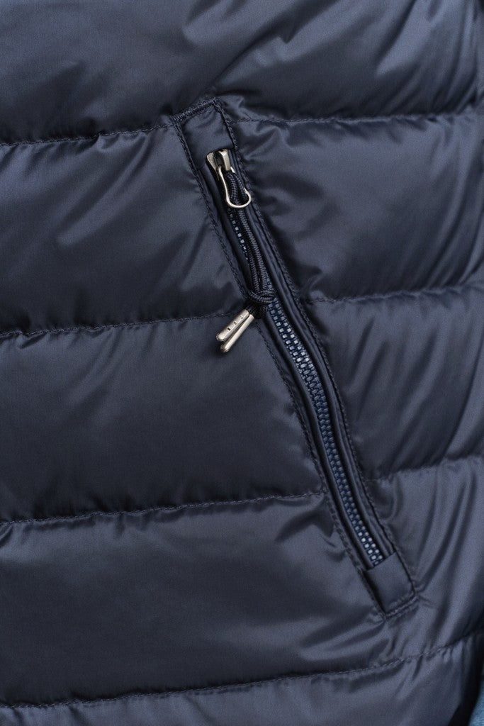 Close up of a zipped pocket on a navy blue GANT puffer vest