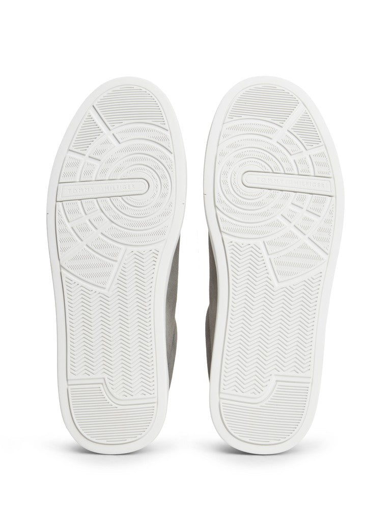 Sole unit of a pair of Tommy Hilfiger sneakers with elaborate tread pattern 