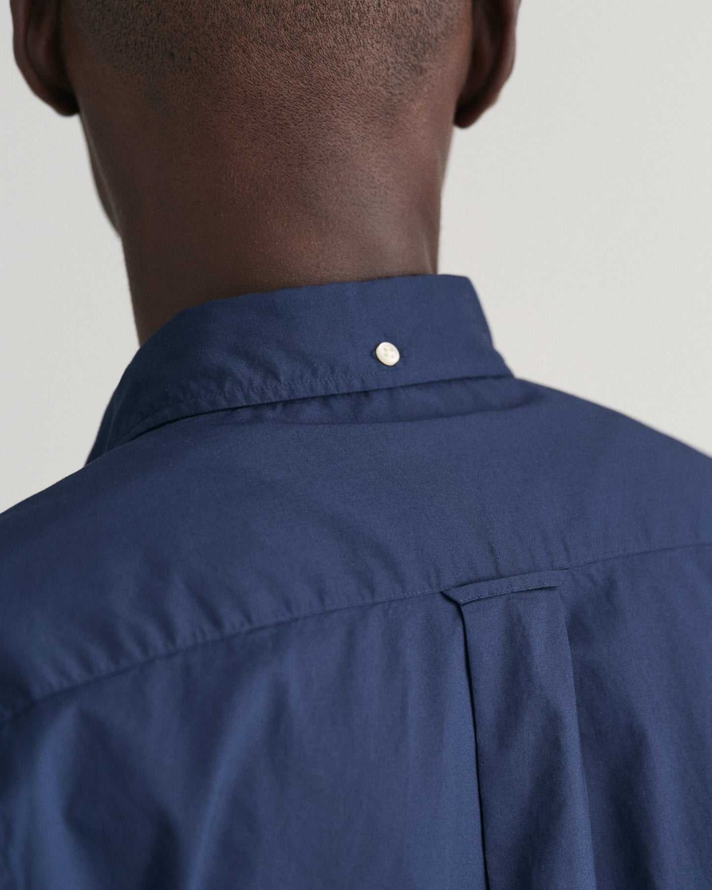 GANT Regular Poplin Short Sleeve Shirt on model, back close up, marine - Matt O'Brien Fashions