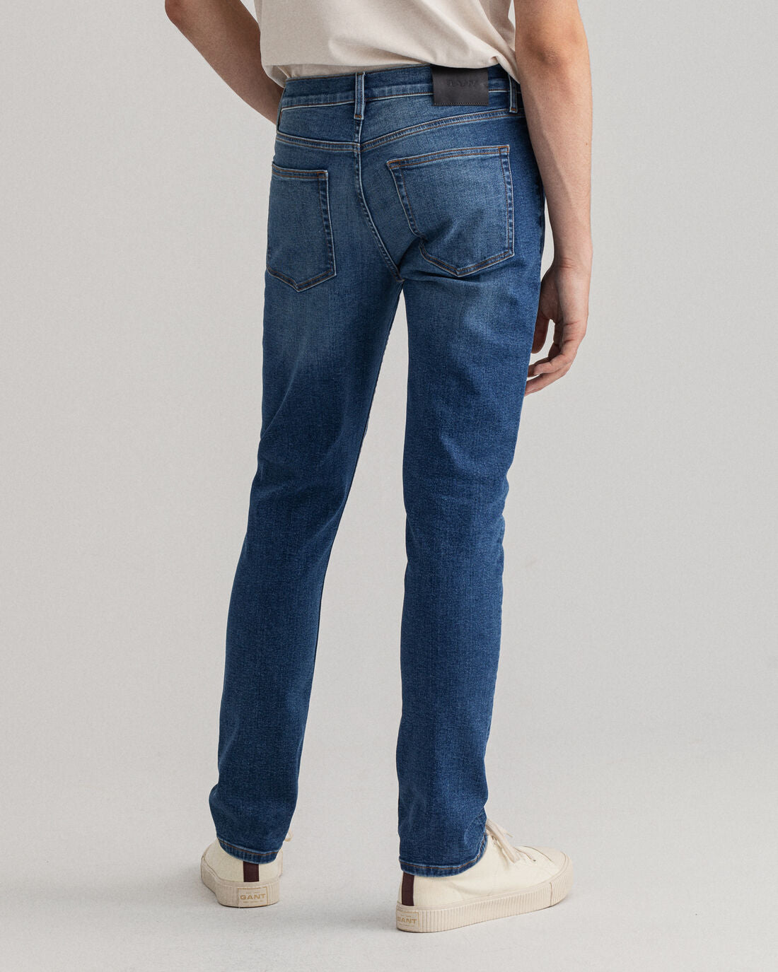 GANT Maxen Extra Slim Fit Retro Shield Jeans Mid Blue