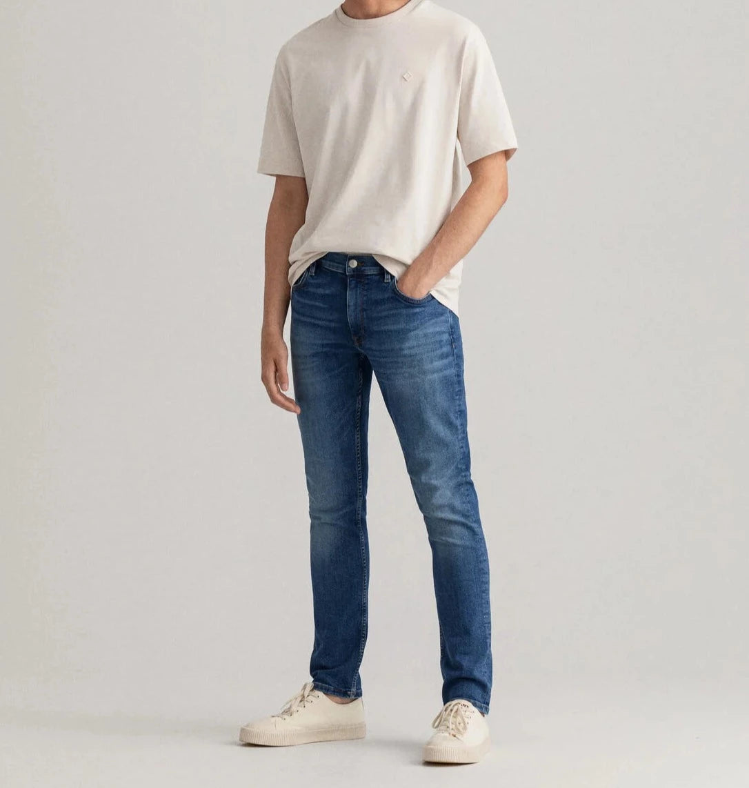 GANT Maxen Extra Slim Fit Retro Shield Jeans Mid Blue